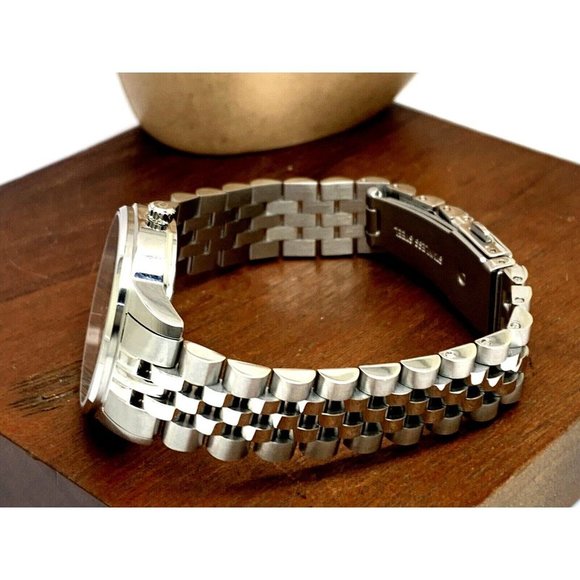 Bulova Women’s Watch 96P226 Silver Steel Diamond Black Dial Quartz 32mm - Picture 8 of 13